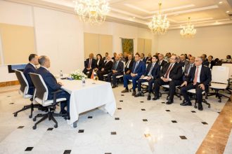 وزير الخارجية للجالية المصرية في تونس