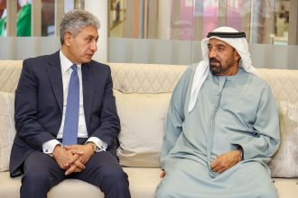 وزير السياحة يبحث مع مسؤولين إماراتيين زيادة عدد الرحلات الجوية لمدن مصر السياحية