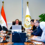 وزيرة البيئة تعقد اجتماعًا لمناقشة التأثيرات المحتملة على مسارات هجرة الطيور بمنطقة خليج السويس