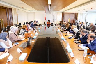 وزيرة التخطيط والتنمية الاقتصادية والتعاون الدولي تعقد اجتماعًا موسعًا مع قيادات الوزارة