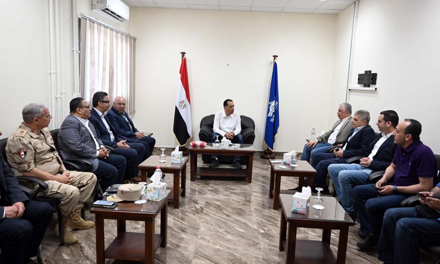 رئيس الوزراء يبدأ زيارة لتفقد وافتتاح عددٍ من مشروعات المنطقة الاقتصادية لقناة السويس شرق وغرب بورسعيد