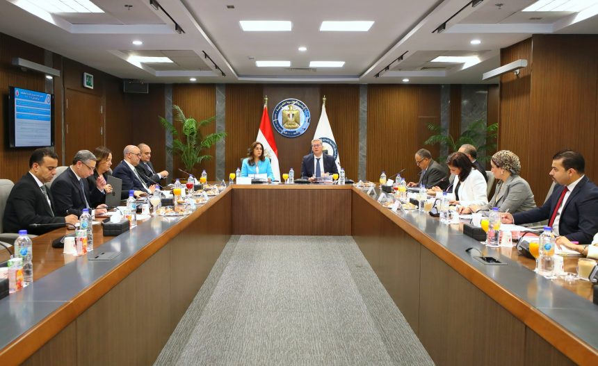 وزير البترول والثروة المعدنية خلال اجتماع مجلس إدارة هيئة البترول