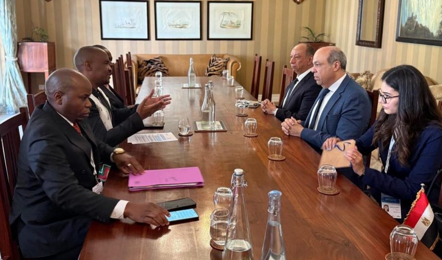 وزير الطيران المدني يلتقي بوزير النقل والبنية التحتية الزيمبابوي