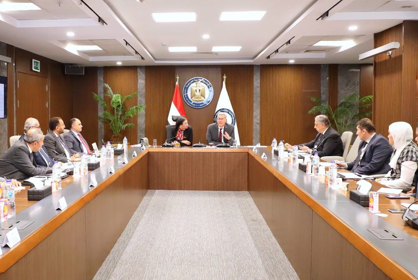 وزيرا البترول والبيئة يناقشان سبل خفض الانبعاثات الكربونية في مصر