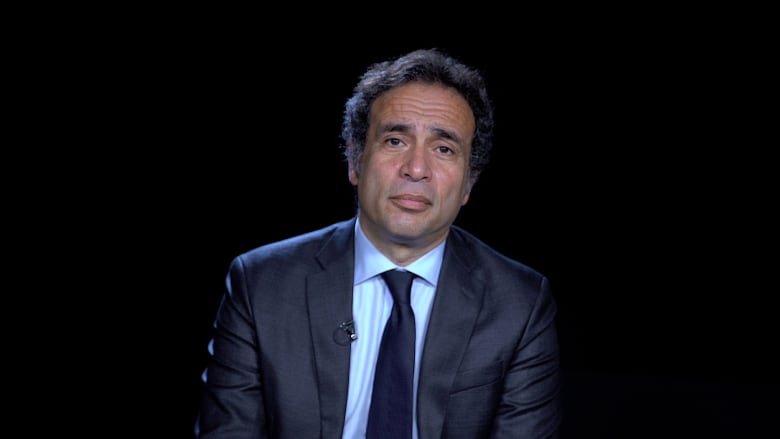 عمرو حمزاوي