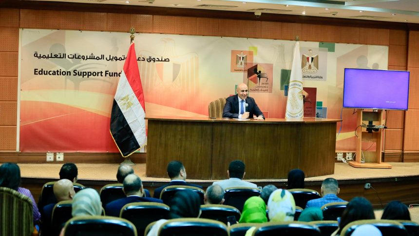 وزير التربية والتعليم يعقد لقاءً موسعًا مع محرري ملف التعليم بالصحف والمواقع الإلكترونية