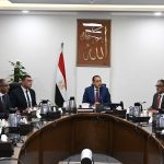 رئيس الوزراء يتابع إجراءات تنفيذ الخطة الاستراتيجية لتحلية مياه البحر 1