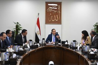 رئيس الوزراء يُتابع الخطة التنفيذية لمحطات تحلية مياه الساحل الشمالي الغربي