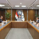 زير البترول والثروة المعدنية يلتقي مجموعة من كُتاب الرأي وخبراء الاقتصاد