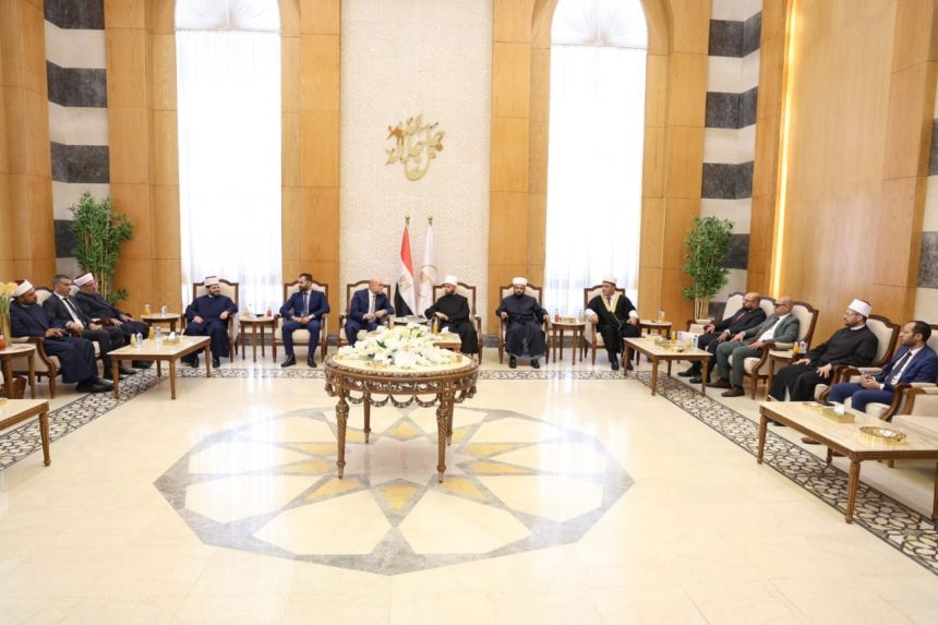 وزير الأوقاف يستقبل قاضي قضاة فلسطين ووزير الأوقاف الفلسطيني وعددًا من القضاة والعلماء الفلسطينيين بمسجد مصر بالعاصمة الإدارية