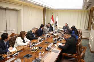 وزير قطاع الأعمال العام يستقبل وفدًا من مجموعة البنك الدولي