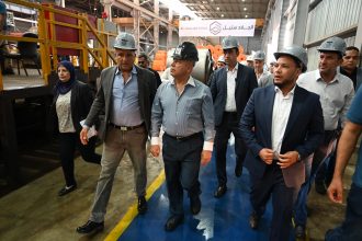 افتتاح خط لإنتاج ألواح واجهات المباني ومحطات المترو. وخطط لربط مصانع العاشر بسكة حديد لتيسير التصدير