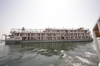 البورسعيدية للإنشاءات البحرية تنجح في صيانة الفندق العائم أوجيني بأسوان. وإنزاله للمياه بحضور سفراء أفارقة