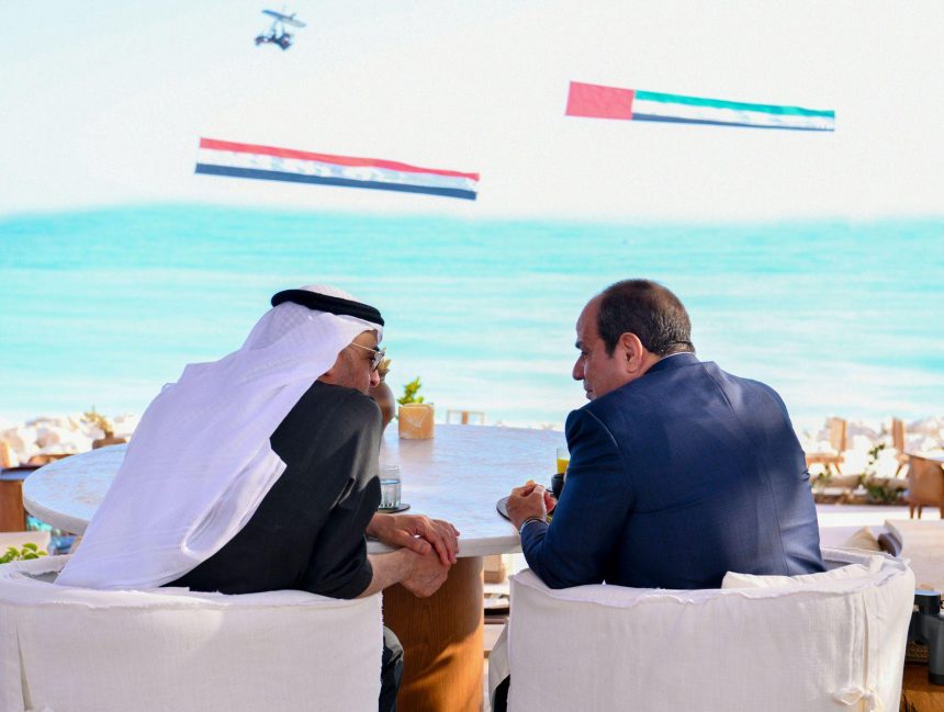 السيسي يؤكد خلال وداعه محمد بن زايد على عمق العلاقات التاريخية المصرية الإماراتية