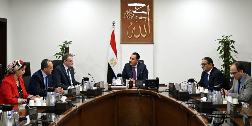رئيس الوزراء يبحث مع رئيس المركزي للتنظيم والإدارة جهود الجهاز في تطوير العمل الإداري وتنفيذ خطط الإصلاح المؤسسي