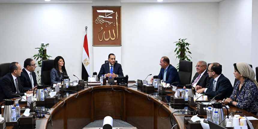 رئيس الوزراء يتابع آليات تنفيذ قانون تنظيم بعض الأحكام الخاصة بملكية الدولة في الشركات المملوكة لها أو التي تساهم فيها