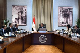 رئيس الوزراء يتابع مع وزير قطاع الأعمال العام الموقف التنفيذي لمشروع تطوير صناعة الغزل والنسيج