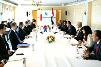 رئيس الوزراء يلتقى رئيس وزراء اليابان