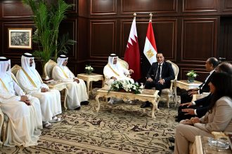رئيس الوزراء يلتقي نظيره القطري لبحث مجالات التعاون المشترك