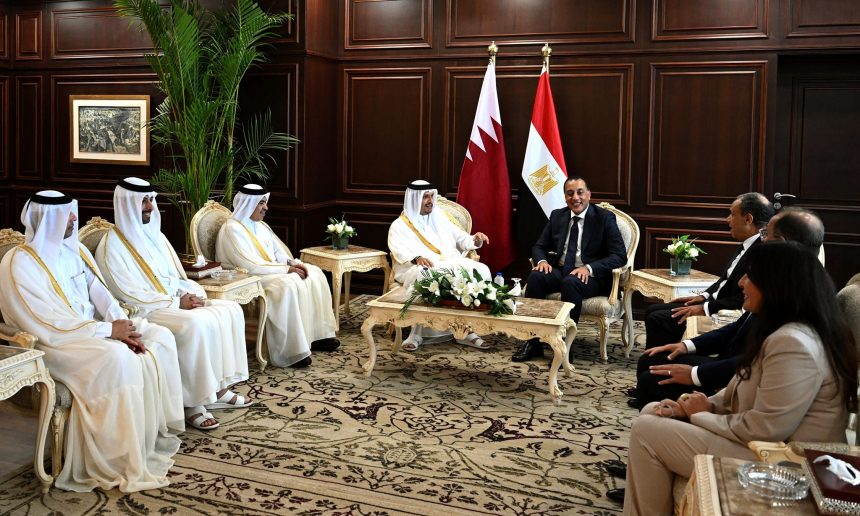 رئيس الوزراء يلتقي نظيره القطري لبحث مجالات التعاون المشترك