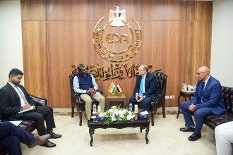 رئيس هيئة الدواء المصرية يجتمع مع سفير الهند بالقاهرة لبحث آليات تعزيز التعاون الدوائي ودعم تطوير المنظومة الدوائية