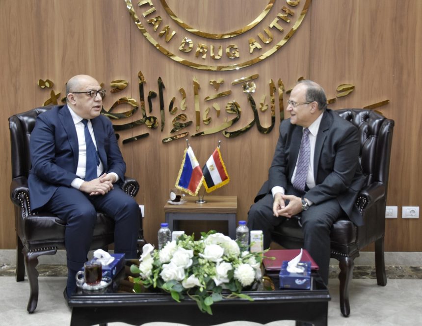 رئيس هيئة الدواء لسفير الفلبين