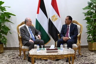 رئيس وزراء فلسطين خلال لقائه مصطفى مدبولي