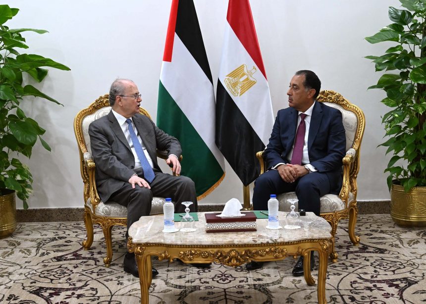 رئيس وزراء فلسطين خلال لقائه مصطفى مدبولي