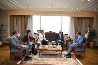 زير قطاع الأعمال العام يستقبل سفير اليابان بالقاهرة