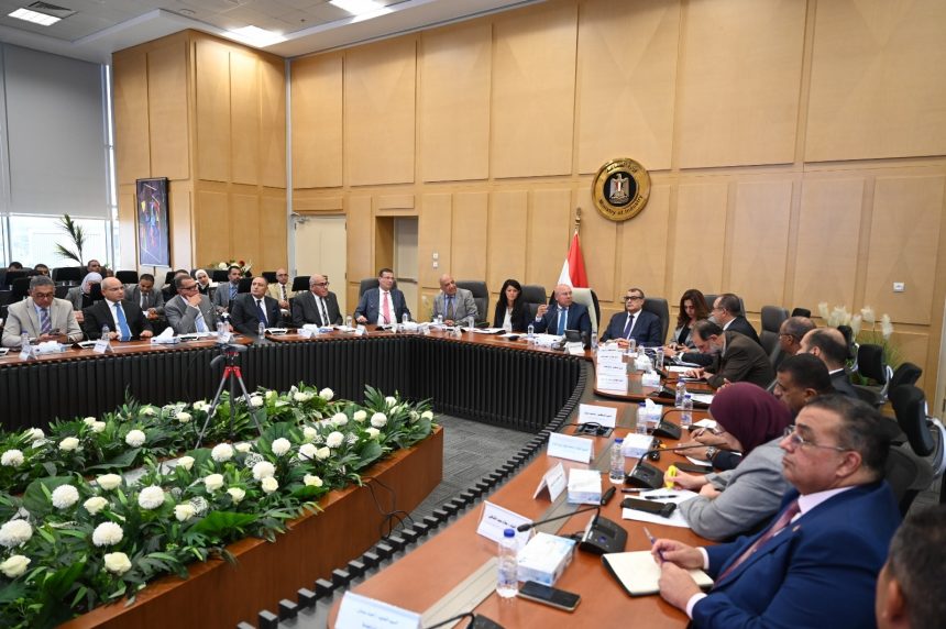 نائب رئيس مجلس الوزراء للتنمية الصناعية وزير الصناعة والنقل يترأس الاجتماع الثامن والعشرين للمجموعة الوزارية للتنمية الصناعية