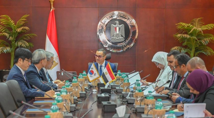 وزير الاستثمار والتجارة الخارجية يستقبل سفير دولة كوريا الجنوبية بالقاهرة