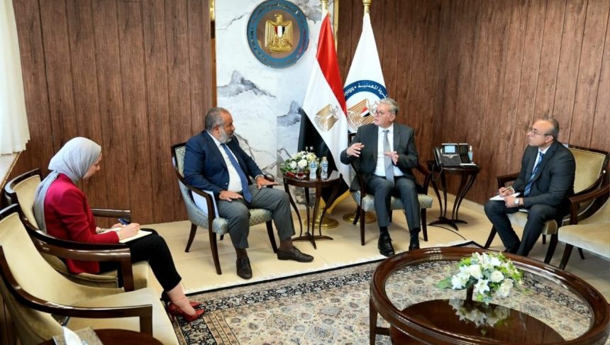 وزير البترول والثروة المعدنية يبحث تسريع إجراءات إطلاق استثمارات مصرية جديدة لتعظيم القيمة المضافة من الفوسفات