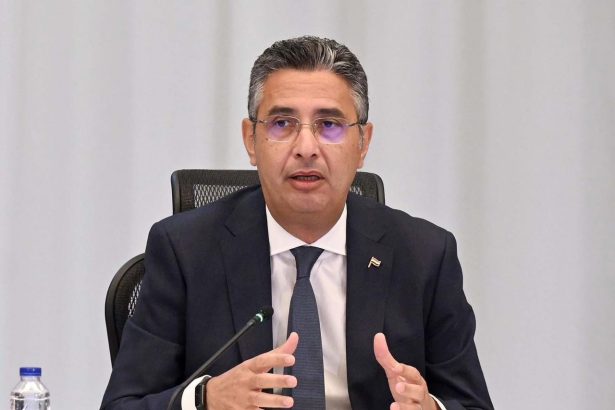 وزير التموين 1