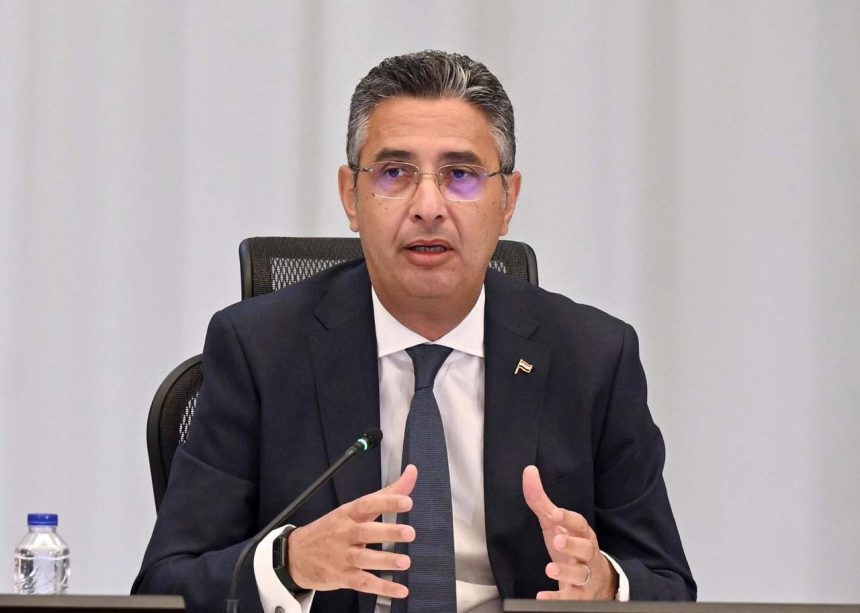 وزير التموين 1