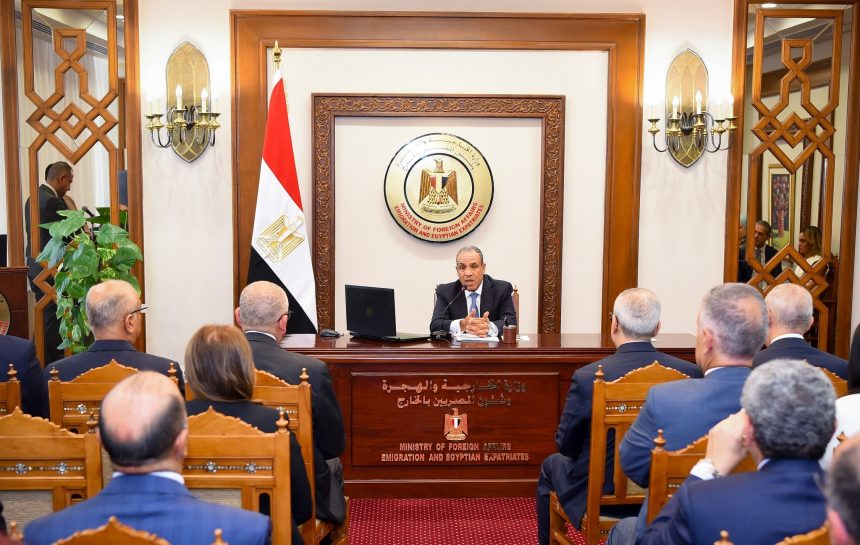 وزير الخارجية خلال