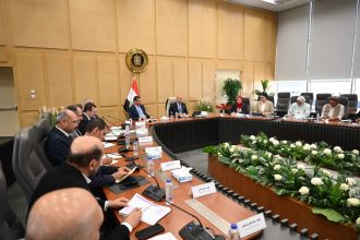 وزير الصناعة والنقل ووزير الزراعة يبحثان التوسع في تصنيع الزبيب وتوطين صناعة الكتان لتعزيز الصناعات الوطنية وتعظيم القيمة المضافة
