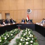 وزير الصناعة والنقل يبحث مع مصنعي الأسمنت حجم الإنتاج بالمصانع ومدى الانخفاض في أسعار الأسمنت خلال الفترة الماضية