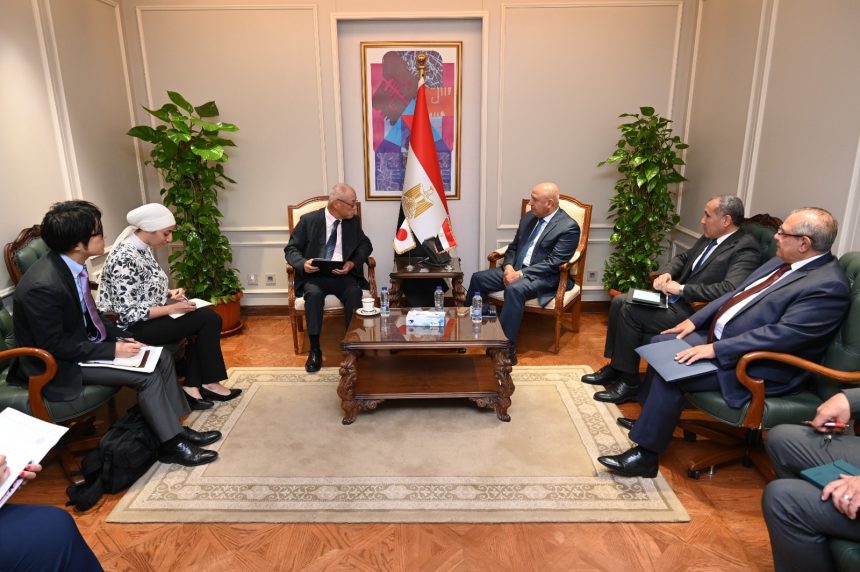 وزير الصناعة والنقل يستقبل السفير الياباني بالقاهرة لمتابعة الموقف التنفيذي للمشروعات المشتركة
