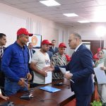 وزير العمل يُسلم عقود عمل جديدة لكوادر مصرية اجتازوا الاختبارات للعمل بشركة مقاولات في البوسنة والهرسك