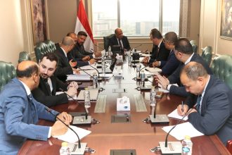 وزير الكهرباء يبحث مع المدير العام لهيئة الدولة للطاقة النووية الروسية ورئيس الهيئة العربية للتصنيع توطين صناعة الأنظمة