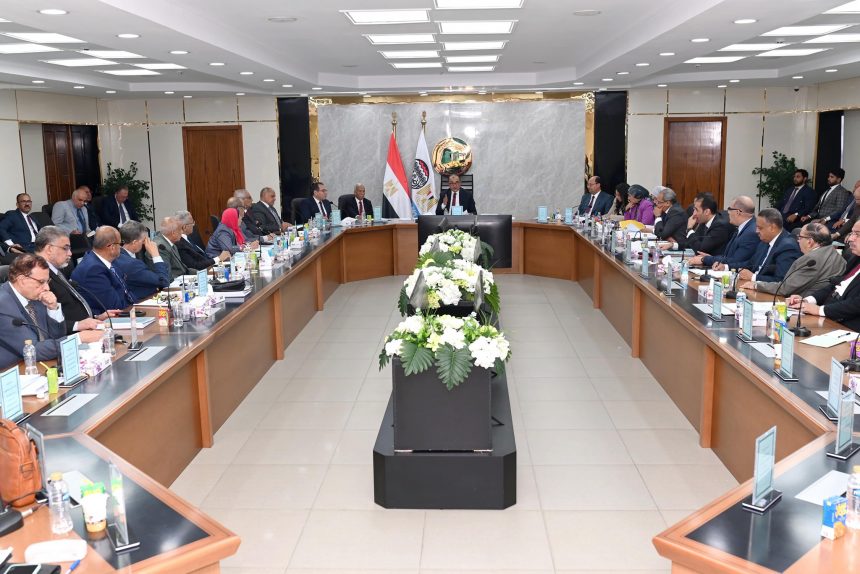 وزير قطاع الأعمال العام يترأس الجمعية العامة