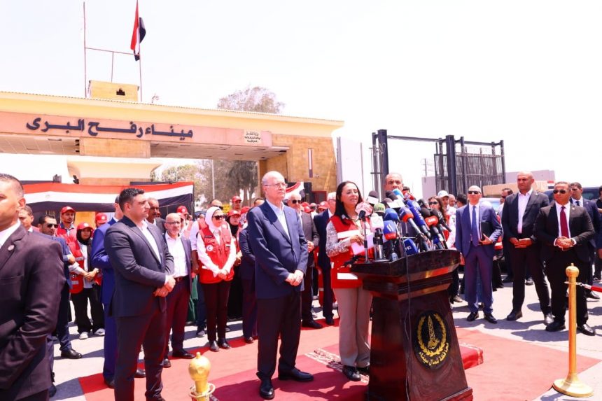 وزيرة التضامن من أمام معبر رفح