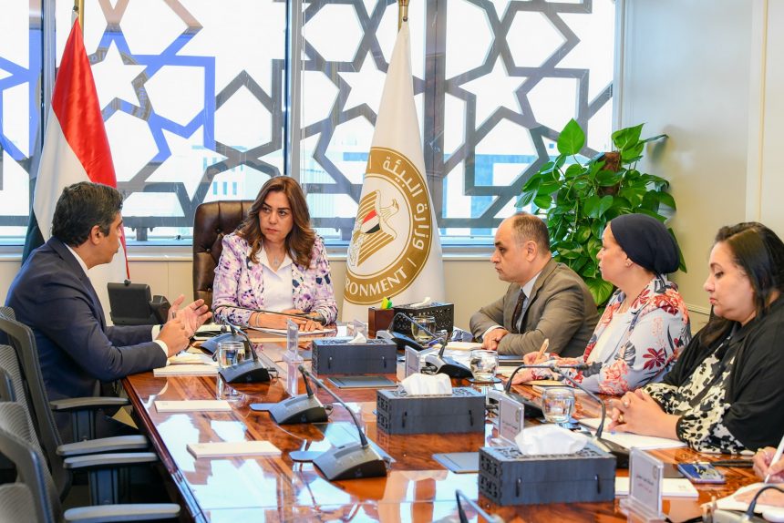وزيرة التنمية المحلية والقائم بأعمال وزير البيئة تبحث سبل الاستفادة من المخلفات اليومية الناتجة عن عدد من التجمعات السكنية الجديدة