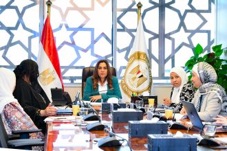 وزيرة التنمية المحلية والقائم بأعمال وزير البيئة تعقد اجتماعًا مع قطاع الإدارة البيئية لبحث منظومة تقييم الأثر البيئي للمشروعات