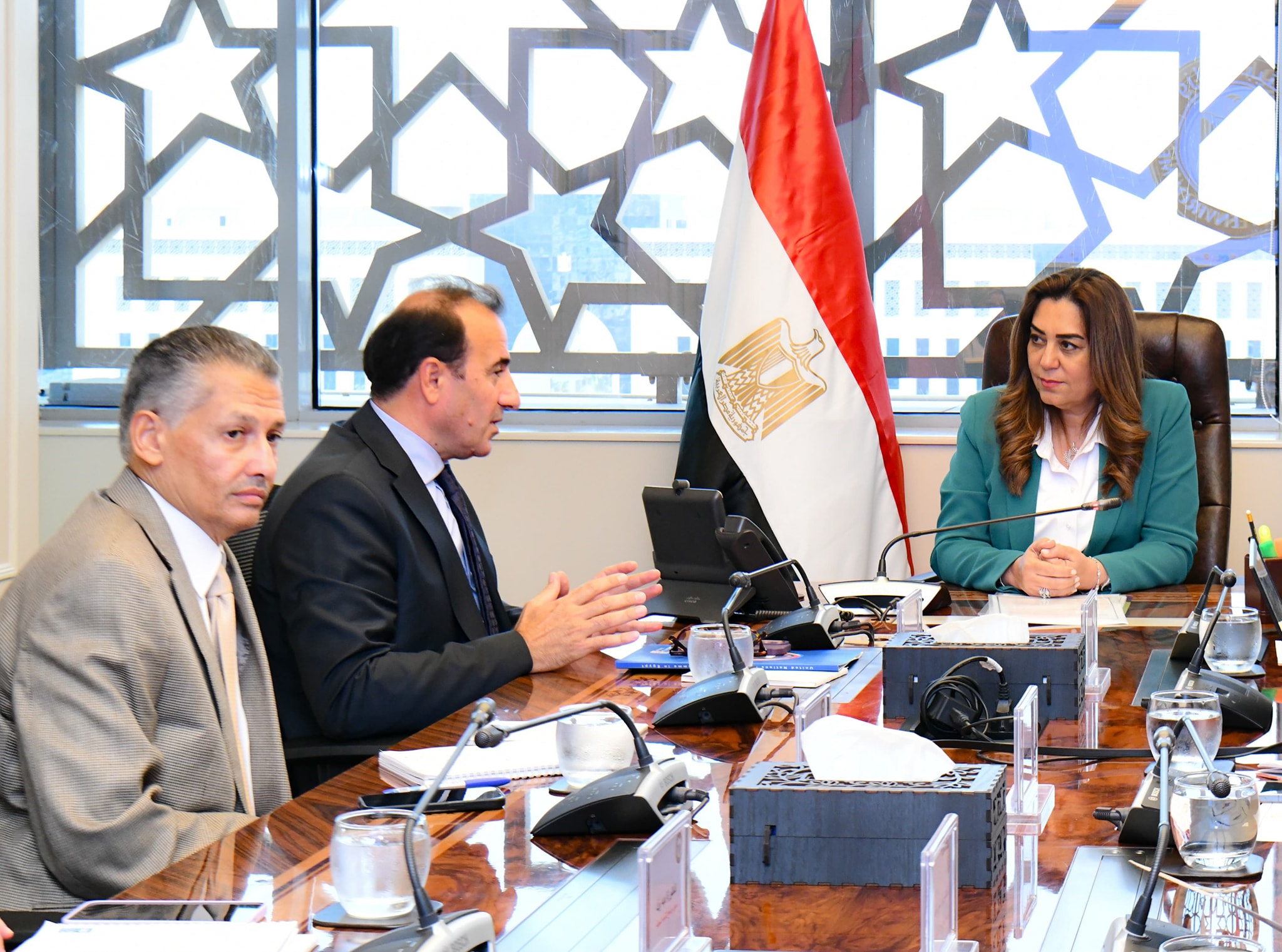 وزيرة التنمية المحلية والقائم بأعمال وزير البيئة تلتقي فريق عمل برنامج الأمم المتحدة الإنمائي لبحث نتائج التعاون في المشروعات المشتركة