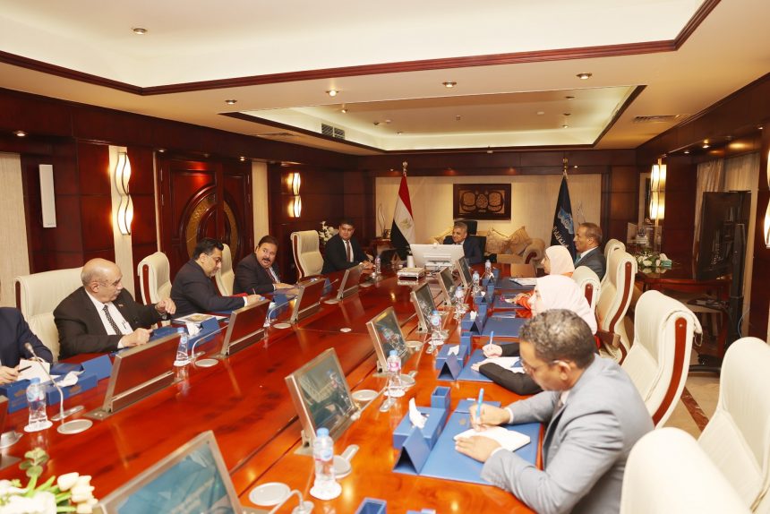 الفريق أسامة ربيع يبحث سبل عقد شراكة مصرية كندية صينية في مجال الأمن الغذائي