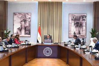 رئيس الوزراء يستعرض الإجراءات المقترحة للتعامل مع انهيار عدد من العقارات