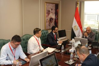 مباحثات مصرية – صينية لتوطين مهمات الطاقة المتجددة وإنشاء مصنع بطاريات لتخزين الطاقة