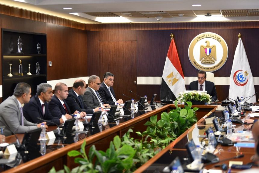 نائب رئيس مجلس الوزراء ووزير الصحة يترأس اجتماعًا لمراجعة مخزون الأدوية والمستلزمات الطبية