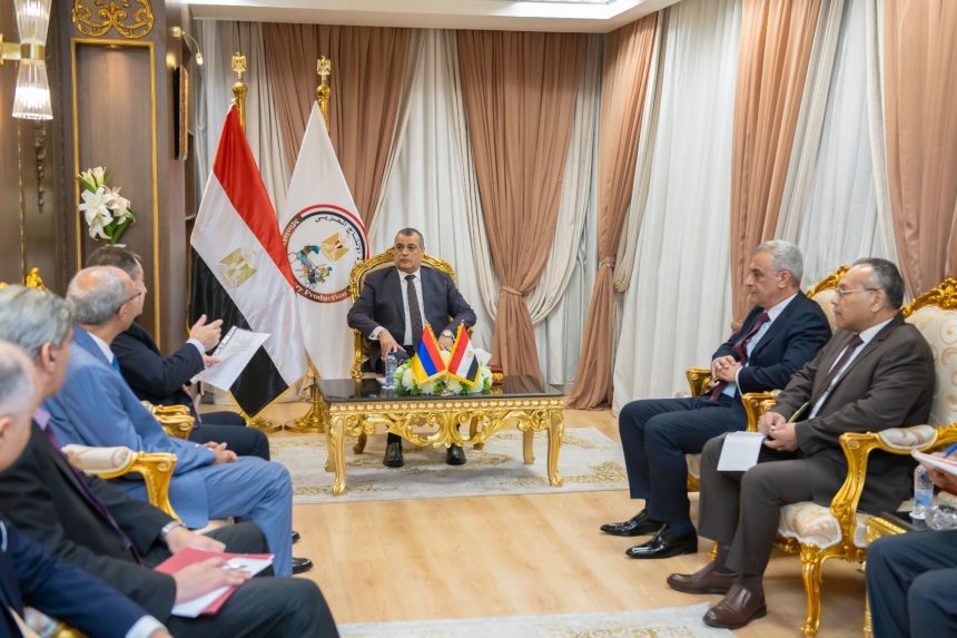 وزير الإنتاج الحربي يستعرض قدرات الوزارة في تلبية مطلب الجيش والشرطة من أسلحة وذخائر